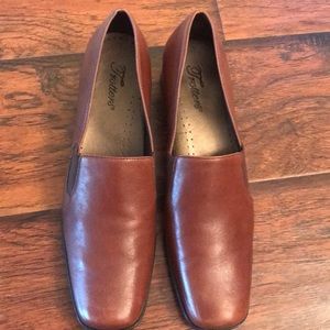 Brand New! Never Worn Light Brown Trotters